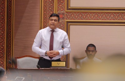 ގަވާއިދާ ހިލާފަށް ކާރު ރަޖިސްޓަރީ ކޮށްދޭން މެމްބަރުން އެދޭ: އަމީން