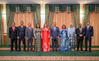 ނުވަ ސަފީރަކަށް ފަތްކޮޅު އަރުވައިފި