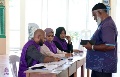 އައްޑޫ ވޯޓު: ސިޓީ ކައުންސިލުން ވަކިވާން ފޭދޫ ދެކޮޅު، ހުޅުދު އާއި މީދޫ ބޭނުންވަނީ ވަކި ދެ ކައުންސިލެއް!