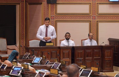 އަހުލާގު ގެއްލިފައި އޮތީ މިސްކިތުގެ އެތެރޭގައި ޕާކްކުރާ ވަރަށް: އަމީން