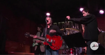 ބްލިންކެން ޔޫކްރެއިންގައި ގިޓާ ކުޅުއްވާ ވީޑިއޯއަށް ބޮޑު ސަމާލުކަމެއް