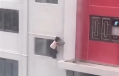 ހިޔާ ފުލެޓްގެ ކުޑަދޮރުން ކުޑަކުއްޖަކު ސިޑިގޮޅިއަށް ފޭބި މައްސަލަ ބަލަނީ