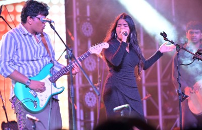 ދިރާގާއި އައިސިކް މިއުޒިކް ޝޯގައި ޒުވާން ގިނަ އާޓިސްޓުންތަކެއް