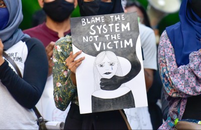 ނުރައްކަލުގެ ރަނގަބީލެއް: ކުޑަކުދިންނާ ގުޅޭ ބަދުއަހުލާގީ ތަކެއްޗަށް އެންމެ ދޯޅީ ރާއްޖޭގައި