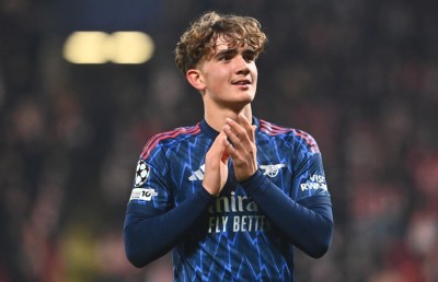 ޗެމްޕިއަންސް ލީގުގެ އެންމެ ޒުވާން ކުޅުންތެރިއަކަށް އާސެނަލްގެ 15 އަހަރުގެ ފޯވާޑް