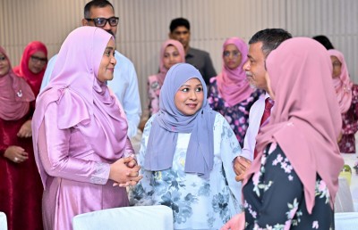 އުރަމަތީގެ ކެންސަރު ދުރާލައި ދެނެގަނެ ފަރުވާ ހޯދޭނެ ފުރުސަތު ފަހިވެފައިއޮތުން މުހިންމު: ފަސްޓް ލޭޑީ