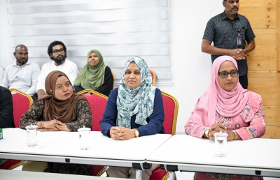 އެކަނި އޮންނަ ފުވައްމުލަކުން އެދެނީ ފަޅުރަށެއް ދިނުމަށް