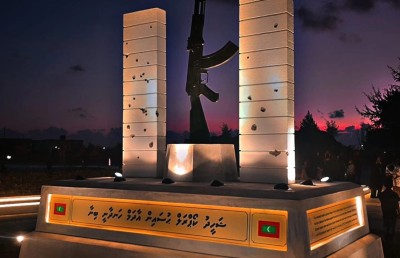 ނޮވެމްބަރު 3 ގެ ބަތަލު ޝަހީދު ހުސައިން އާދަމްގެ ހަނދާނީ ބިނާއެއް ކުޅުދުއްފުށީގައި ހުޅުވައިފި