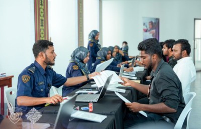 އިމިގްރޭޝަންގެ 70 ވަޒީފާއަށް އެދި 500 އަށް ވުރެ ގިނަ މީހުން