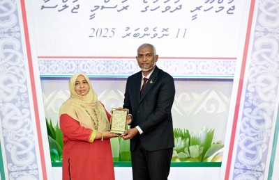 ދައުލަތަށް ހިދުމަތްކުރުމުގެ އިނާމު 97 ބޭފުޅަކަށް އަދި މަތީ ދަރަޖަ 33 ބޭފުޅަކަށް އަރުވައިފި