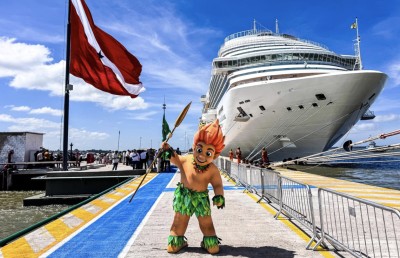 ކޮޕް ސަމިޓަށް ދާ ވަފުދުތަކުގެ މީހުން ތިބެން ކްރޫޒްލައިނާ