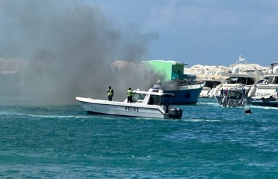 ހުޅުމާލޭގެ ފަޅުތެރޭގައި އަޅާފައި އޮތް ތެޔޮ އުފުލާ ދޯންޏެއްގައި ރޯވެއްޖެ