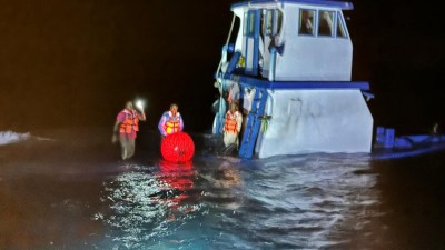 ހަތަރު މީހުންނާއެކު ޅ. އަތޮޅަށް ދަތުރުކުރި ދޯންޏެއް ދިޔަވެ އަޑިއަށް