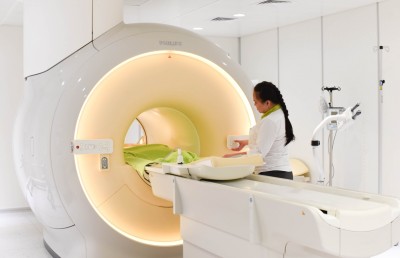 ޓްރީ ޓޮޕް ހޮސްޕިޓަލުން ހިލޭ އެމްއާރުއައި ހެދޭ ކެމްޕެއިނެއް