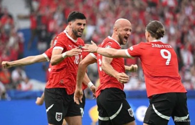 ޕޮލެންޑަށް ފުރުސަތު ހަނިވެ، އޮސްޓްރިއާ އަށް ފުރުސަތު ބޮޑުވެއްޖެ