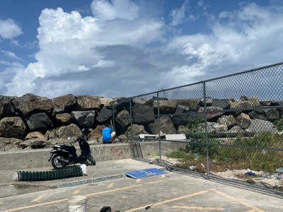 ފެންބޮޑުވުން ހައްލު ކުރުމަށް އިއްޒުއްދީން މަގުން ބައެއް މަރާމާތުކުރަނީ