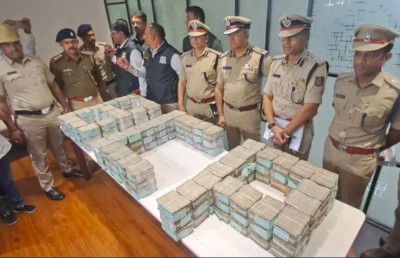 ބެންގަލޫރު ބޭންކަކުން 70 މިލިއަން ރުޕީސް ފޭރުނު ބަޔަކު ހައްޔަރުކޮށް ފައިސާތައް ހޯދައިފި