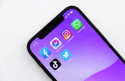 މެލޭޝިއާގައި 16 އަހަރުން ދަށުގެ ކުދިންނަށް ސޯޝަލް މީޑިއާ މަނާކުރަނީ