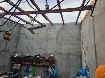 ގަދަވަޔާއެކު ދިއްދޫ ގެއެއްގެ ފުރާޅު އެއްލާލައިފި، އާއިލާ ވަގުތީ ހިޔާއަށް