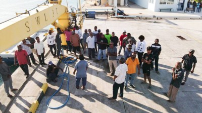 ހުޅުމީދޫގައި މަސްވެރިންގެ އިހުތިޖާޖު ސުލްހަވެރިކަމާއެކު ކުރިއަށް ގެެންދަން ފުލުހުން އެދިއްޖެ