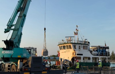 ކުޅުދުއްފުށި ޕޯޓަށް ސީދާ ޓުޓިކޮރިން އިން މުދާ ގެންދަން ފަށައިފި