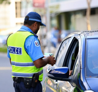 މާރާމާރީތައް ހިނގީ ކުށްކުރާ ދެ ގުރޫޕެއްގެ މެދުގައި، ހުއްޓުވަން ފިޔަވަޅު އަޅަނީ