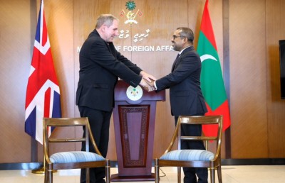 މިނިވަންކަމުގެ އެއްބަސްވުމުގައި ސޮއިކުރުމުގެ ރަސްމިއްޔާތުގައި ބޭނުންކުރި ދެ ގޮނޑި ރާއްޖެއަށް ހަދިޔާކޮށްފި