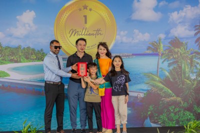 އެއް މިލިއަން ވަނަ ފަތުރުވެރިޔަކަށް ތައިލެންޑުގެ އަންހެނެއް