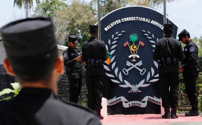 ހައްޔަރުކުރި 11 އޮފިސަރުން ޝަރީއަތް ނިމެންދެން ބަންދަށް، ދެ އޮފިސަރުން 5 ދުވަހަށް ބަންދަށް