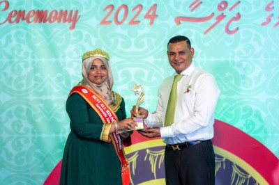 ދ. އަތޮޅު މަދަރުސާގެ އެންމެ މޮޅު ދަރިވަރުންނަށް ނިރާއާއި އަލްމާސް