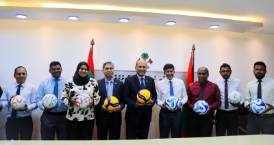 ބަންގްލަދޭޝްއިން ދިވެހީންނަށް ކުޅިވަރު ސާމާނު ހަދިޔާކޮށްފި