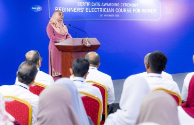 އަންހެނުންނަށް ހިންގި އިލެކްޓްރިޝަން ކޯސް ނިންމާލައިފި