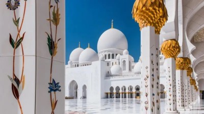 ޔޫއޭއީގެ މިސްކިތްތަކުގައި ދޭ ހުކުރު ޚުތުބާ ހޫނު މޫސުން ނިމެންދެން ކުރު ކުރުމަށް އަންގައިފި