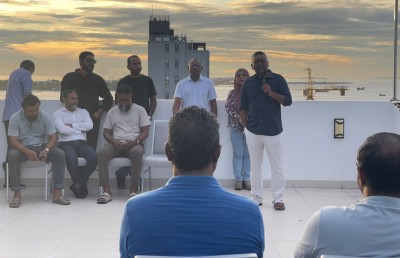 ފައްޔާޒު، އަލީ އާޒިމްގެ ކެމްޕެއިނަށް ނުކުމެވަޑައިގެންފި