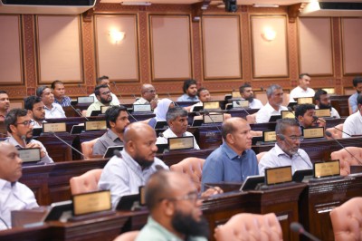 ޚަރަދުކުޑަކުރަން މަތީ ފެންވަރުގެ ސިއްހީ އިންޝުއަރެންސް ކަނޑާލަން މެންބަރުން ތައްޔާރު