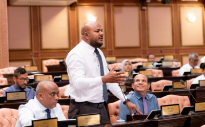 މަޖިލިސް މެންބަރުންގެ އަދަދު ދަށްކުރުމަށް ހުށަހެޅި ގަރާރު ބަލައިގަނެ ކޮމިޓީއަށް