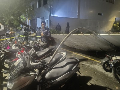 އައިޖީއެމްއެޗް ކައިރީގައި ހުރި ފާރެއް ވެއްޓި، ސައިކަލުތަކަކަށް ގެއްލުންވެއްޖެ