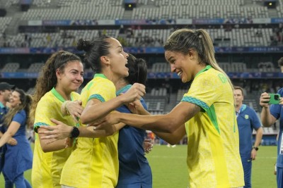 އޮލިމްޕިކްސް އަންހެން ފުޓްބޯޅަ: ބްރެޒިލް އާއި އެމެރިކާ ފައިނަލަށް