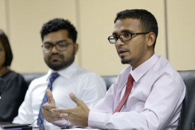 ގަވަރުނަރު ކަމަށް މުނައްވަރު އައްޔަންކުރަން ކޮމިޓީއަށް ފޮނުވައިފި