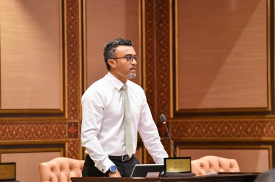 ކައުންސިލްތަކާ ކުޅޭއިރު، ސިޔާސީ މަގާމުތައް މަދުކުރާ ތަނެއް ނުފެނޭ: ނާޒިލް