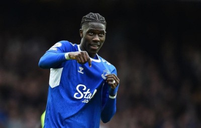 އެވަޓަންގެ އޮނާނާ ވިލާއަށް ސޮއިކޮށްފި