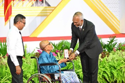 ދިގު މުއްދަތަކަށް ޚިދުމަތްކުރެއްވި 138 ބޭފުޅަކަށް ޝަރަފުގެ ބެޖާއި އައްޑަނަ ދެއްވައިފި