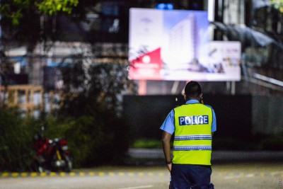 ސިނގިރޭޓު ފޮއްޓަކަށް ޑުރަގު އަޅައިގެން ފުރަން އުޅުނު މީހަކު އުމުރަށް ޖަލަށް