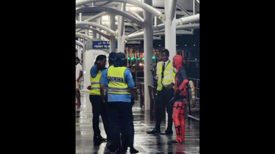 'ޑެޑްޕޫލް' އެއާޕޯޓުގައި ހުއްޓާ ފުލުހުން ސުވާލުކޮށްފި