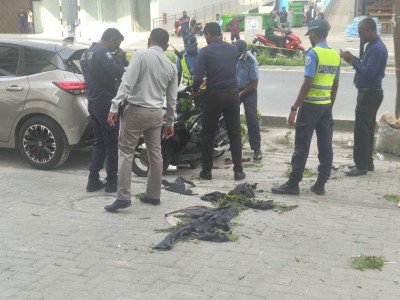 އެކްސިޑެންޓްގައި އަނިޔާވި ޒުވާނާގެ މޫނުގެ ކަށިތައް ބިނދިފައި؛ ހާލު ސްޓޭބަލް