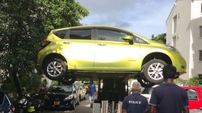 ރަޖިސްޓްރީނުކޮށް ހުޅުމާލޭގައި ޕާކުކޮށްފައި ހުރި ކާރުތައް ނަގަން ފަށައިފި