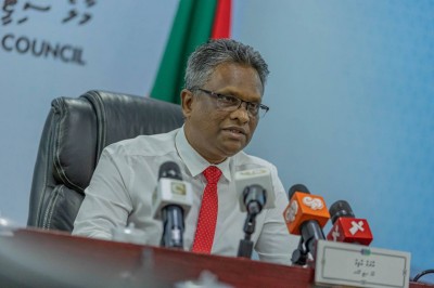 މޭޔަރުގެ އިންޒާރެއް: ހުއްދަ ނުހޯދާ އިމާރާތްކުރާނަމަ ހަރުކަށި ފިޔަވަޅު އަޅާނަން!