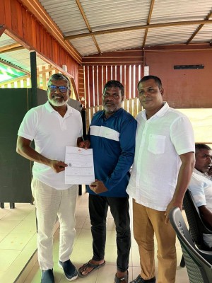 ހެނބަދޫ ކައުންސިލްގެ ރައީސާއެކު ގިނަ ރައްޔިތުންތަކެއް އެމްޑީޕީން ވަކިވެ އެމްޑީއޭއަށް