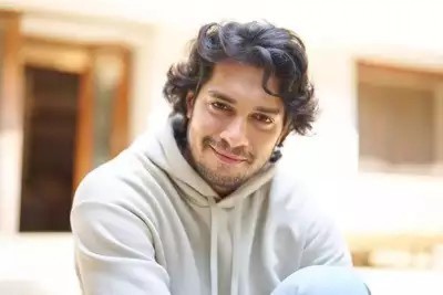 ފުރަތަމަ ހީކުރީ ދަރިފުޅަށް މި ކަމެއް ނުވާނޭ: އާމިރު