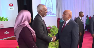 ޖަލްސާގައި ގިނަ ފިރިހެނުން ސާޖިދާއާ ސަލާމްނުކުރެއްވުމުން ދެރަވި: މައުމޫން